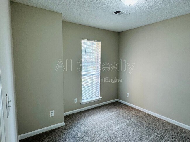 Building Photo - 4025 Oak Shadow Ln