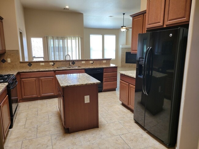Building Photo - 3 Bedroom, 2 Bathroom Home!