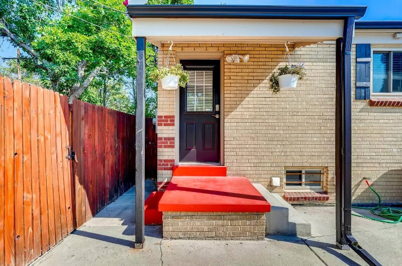 Building Photo - 1367 S Beach Ct