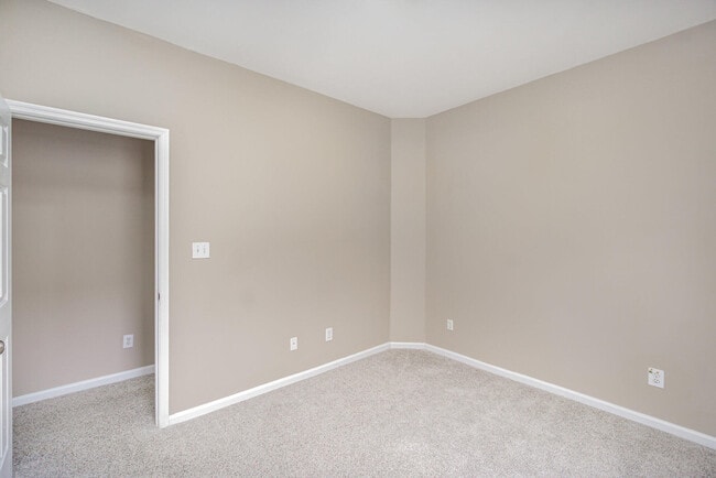 Building Photo - 741 Whispering Brook Trce