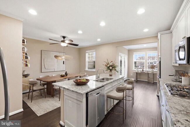 Building Photo - 43593 Mirror Terrace