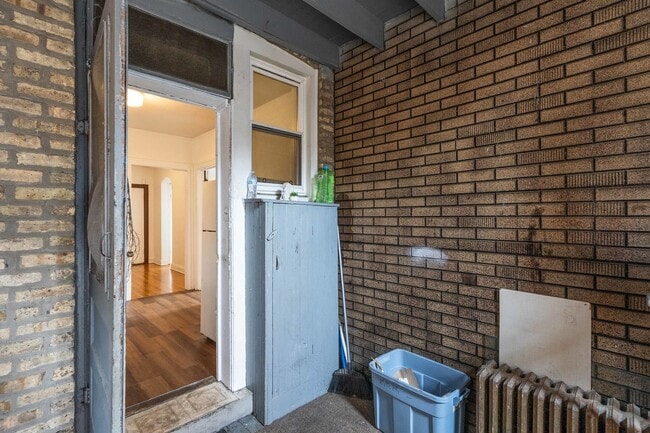 Building Photo - 6855 W Addison St