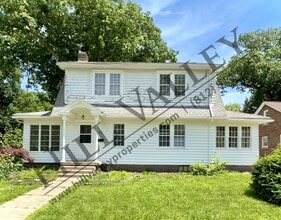 Building Photo - Three Bedroom Home in Edgewood Grove