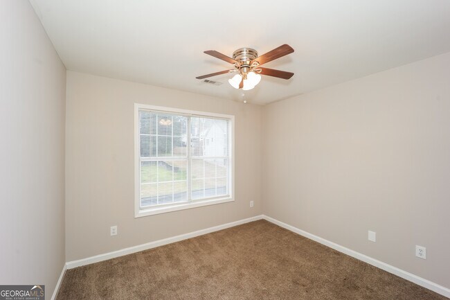 Building Photo - 2175 Lake Royale Dr