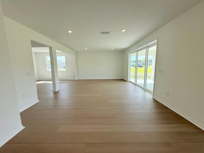 Building Photo - Sprawling 5BR/4.5BA Dream Home with 3-Car ...