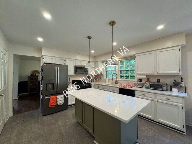 Building Photo - 10205 Daylily Ct