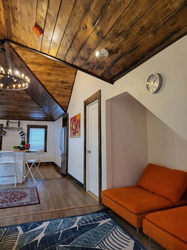 Building Photo - 1482 Cambridge St