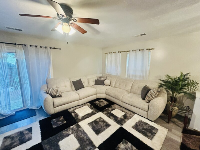 Building Photo - 11381 Laurelwalk Dr