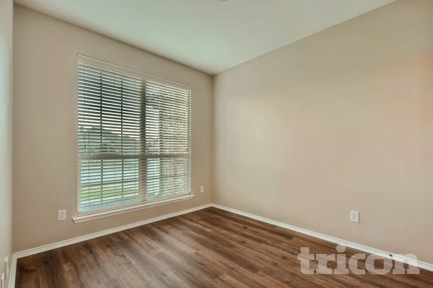 Building Photo - 2186 Liriope Ln