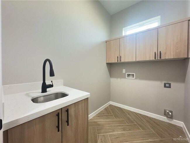 Building Photo - 907 Durango Dr