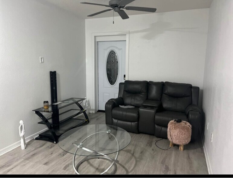 Building Photo - 600 Sardinia Cir