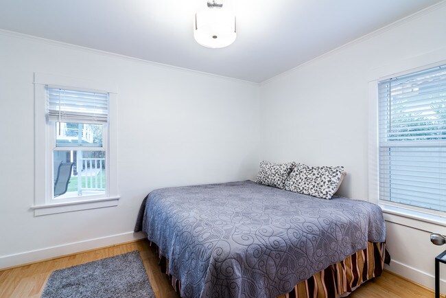 Building Photo - 8655 Clifton Way