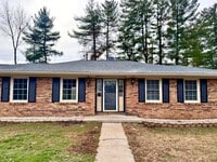 Building Photo - 303 Robin Dr