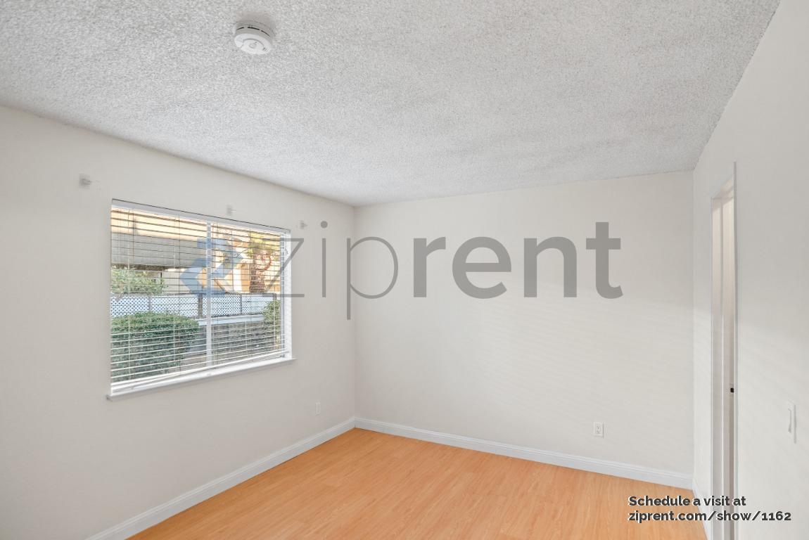 Building Photo - 1079 Tekman Dr