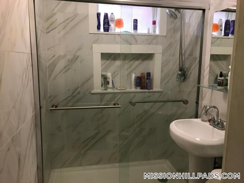 Building Photo - 832 Huntington Ave