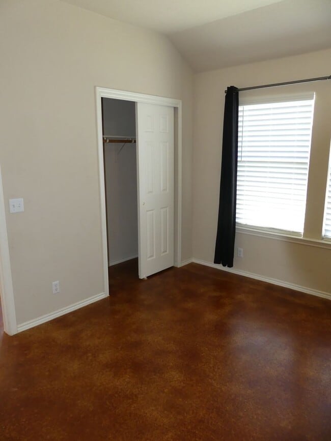 Building Photo - PRICE DROP !!