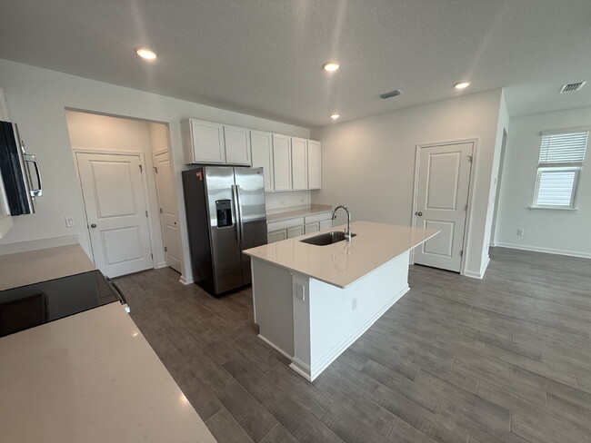Building Photo - 6850 Rhapsody Rd
