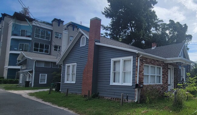 Primary Photo - Charming 3 Bed / 2 Bath Home Just Minutes ...