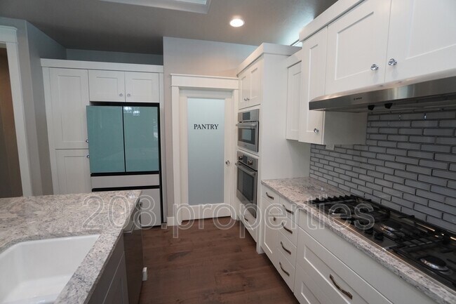 Building Photo - 407 W Pavilion Ln
