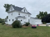 Building Photo - Spacious 4-Bedroom Country Home – Pet Frie...