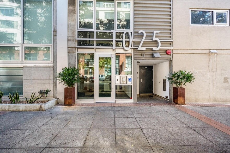 Building Photo - 1025 Island Ave