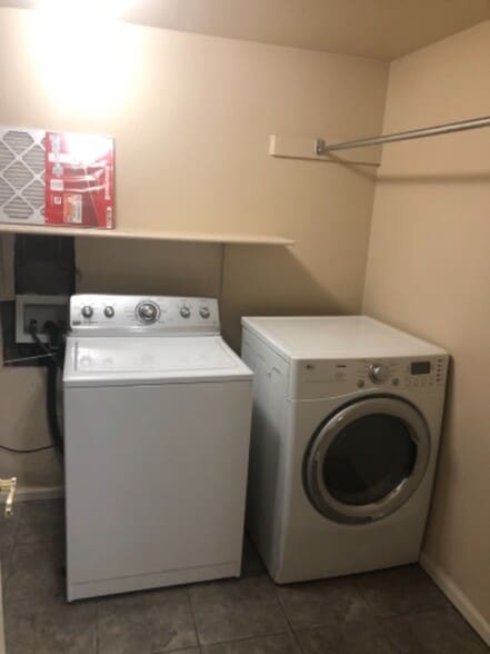 Building Photo - 2253 Iroquois Dr