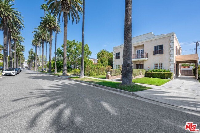 Building Photo - 224 S Palm Dr