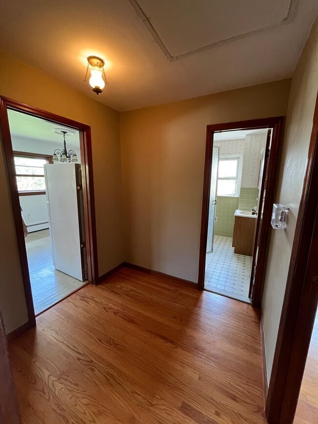 Building Photo - 104 S Conger Ave