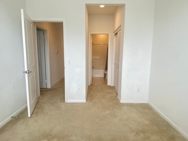 Building Photo - Modern Coastal Living – 2-Bed, 2.5-Bath Ho...