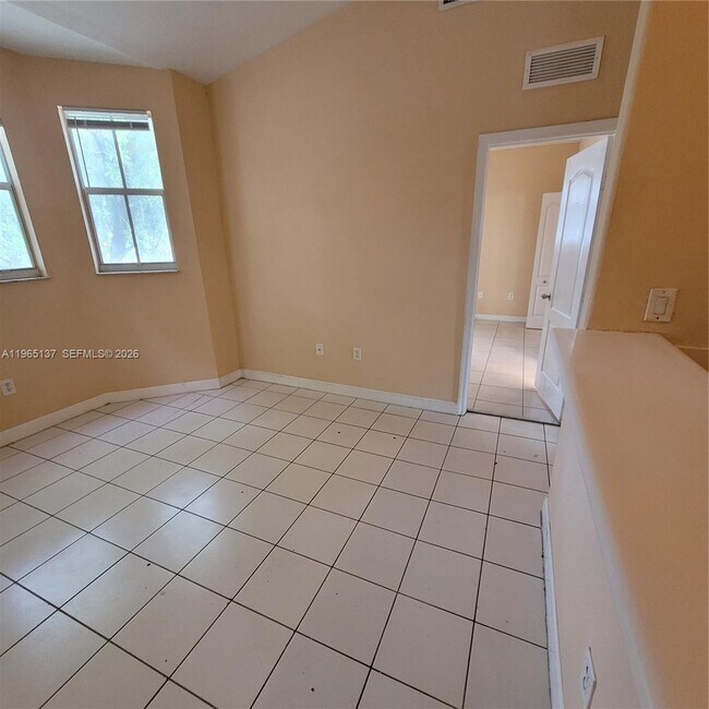 Building Photo - 1663 SE 27th Dr