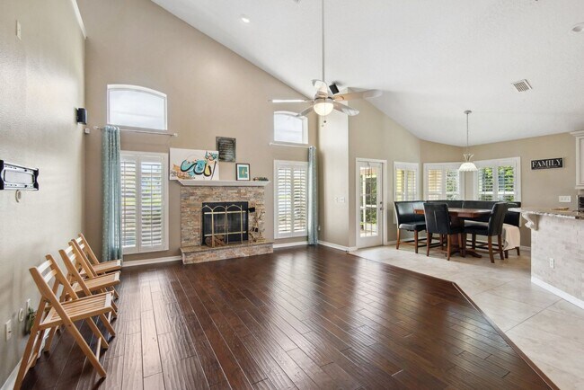 Building Photo - 4 Bedroom Single Family in Orlando