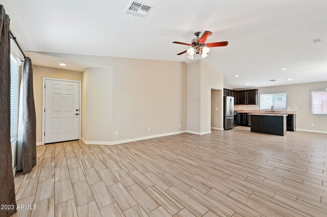 Building Photo - 2209 E Hazeltine Way