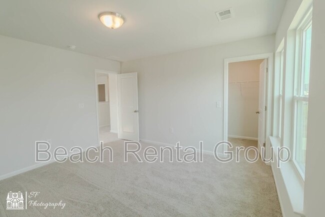 Building Photo - 1863 Villena Dr