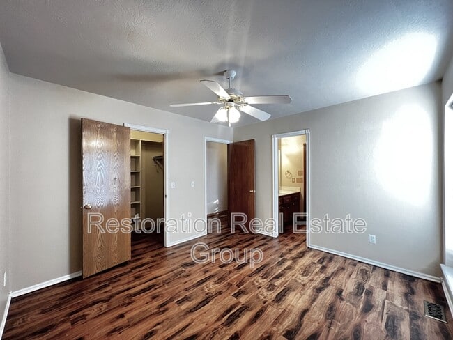 Building Photo - 113 S Mustang Rd