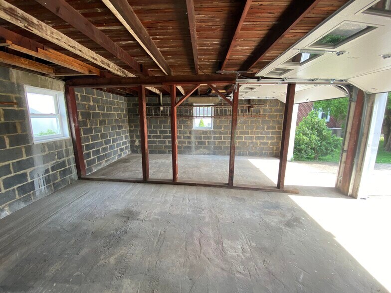 Interior 5 - 137 S 9th Ave