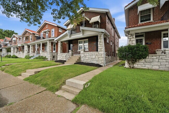 Building Photo - 5055 Lindenwood Ave