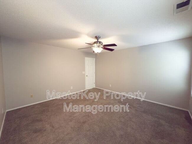 Building Photo - 2915 Skybrook Ln