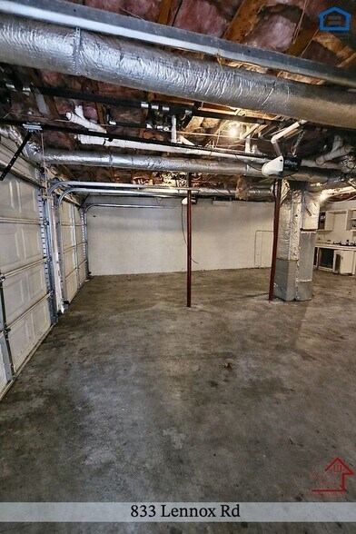 Building Photo - 833 Lennox Rd