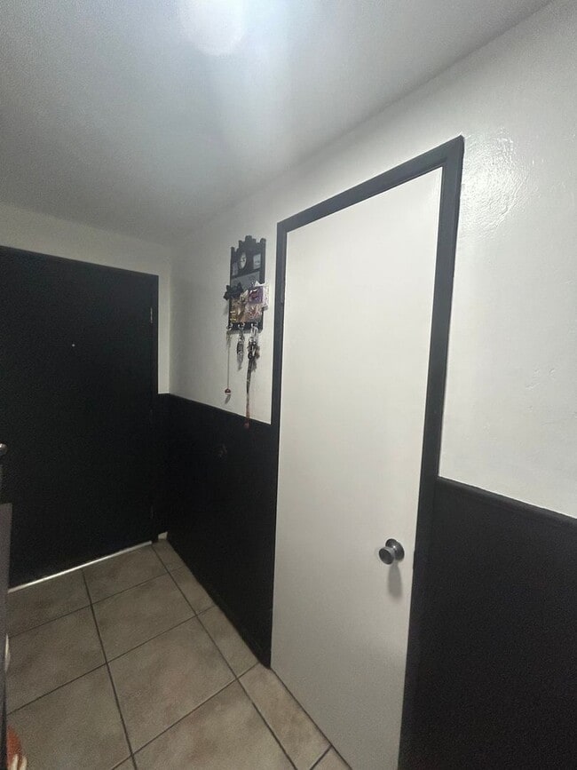 Building Photo - 2 Bed / 2 Bath Unit with Yard & Parking – El Cajon