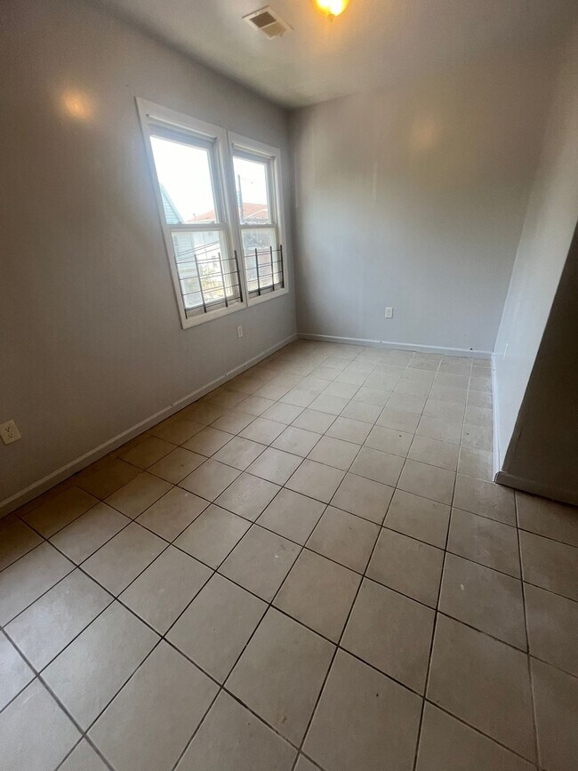 Building Photo - 15-17 Ferdinand St