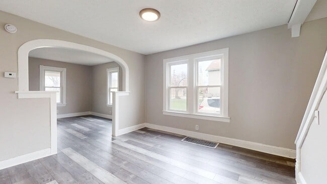 Building Photo - Lorain 2 Bedroom Single Family Home