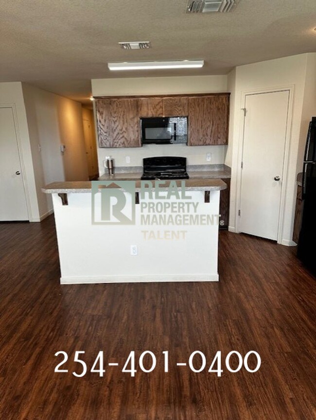 Building Photo - Charming 3-Bedroom, 2.5-Bathroom Duplex in...