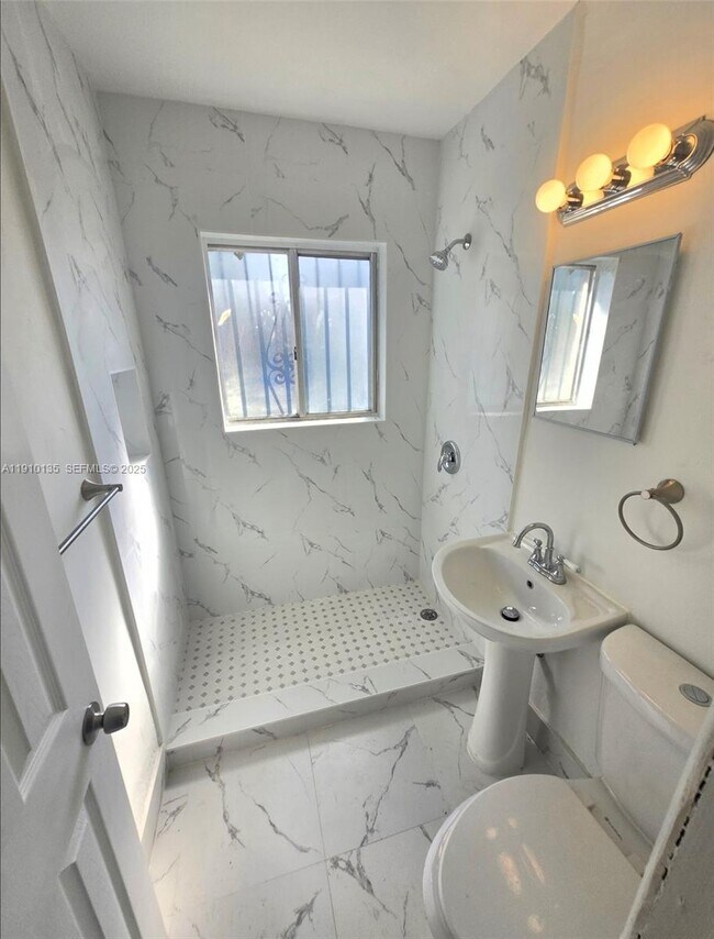 Building Photo - 3110 NW 19th Ave