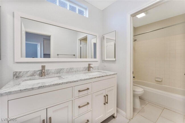 Building Photo - 2267 Alanhurst Dr
