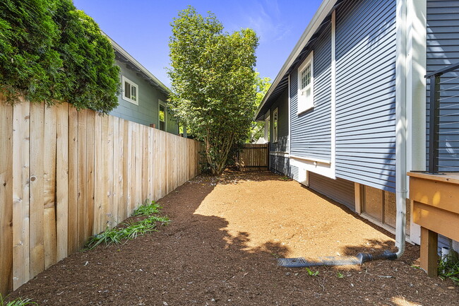 Building Photo - 2334 SE 34th Ave