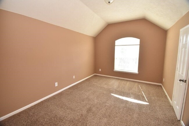 Building Photo - 22306 Fieldcrest Ln