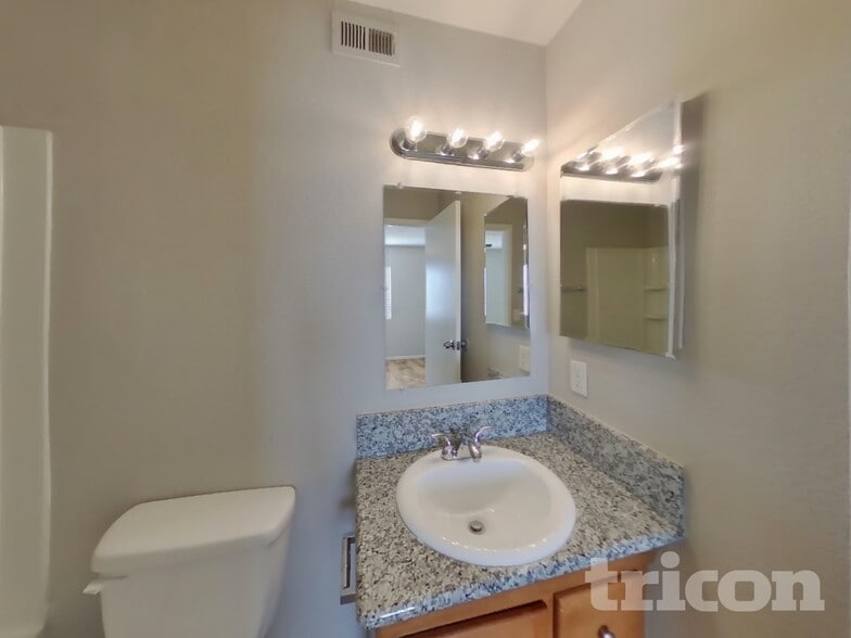 Building Photo - 4078 Deerfield Ave