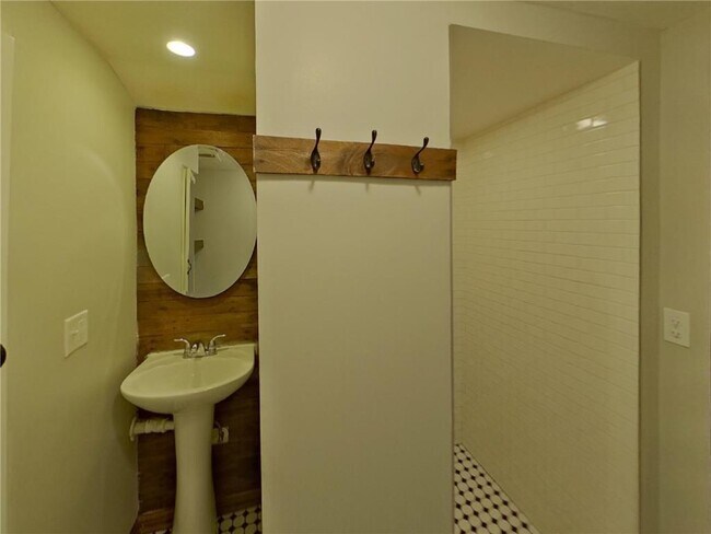 Building Photo - 16377 Duluth Ave SE