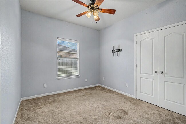 Building Photo - 630 W Newport Bend
