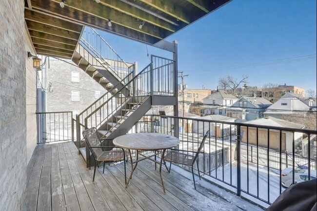 Building Photo - 4331 N Sacramento Ave